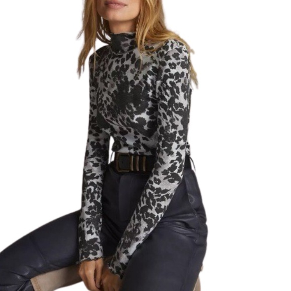 Pilcro Ruffled Hem Turtleneck Top Leopard Print Large (Anthropologie)
